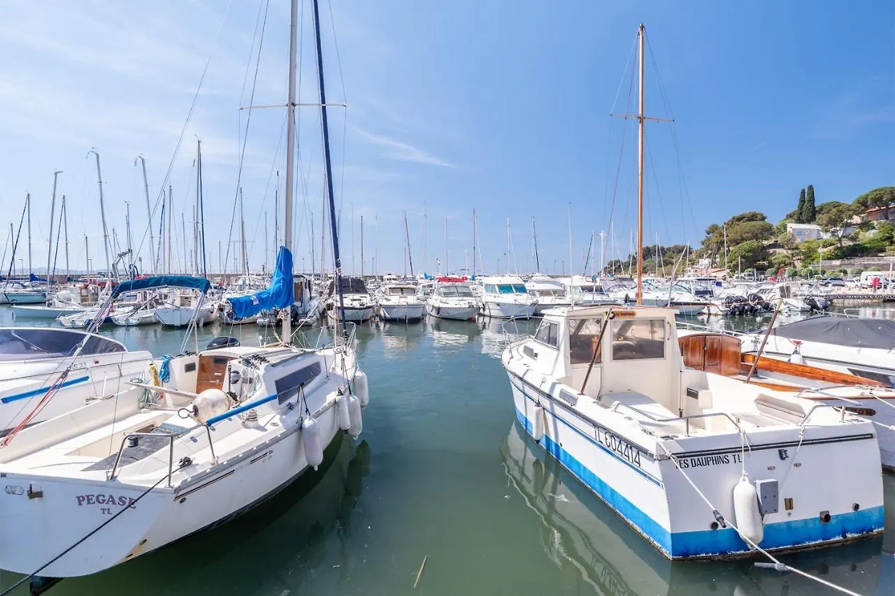 Magnifique studio avec TERRASSE- PROCHE DE LA MER! Carqueiranne Appartement
