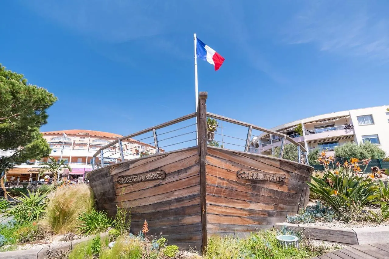 Magnifique studio avec TERRASSE- PROCHE DE LA MER! Carqueiranne