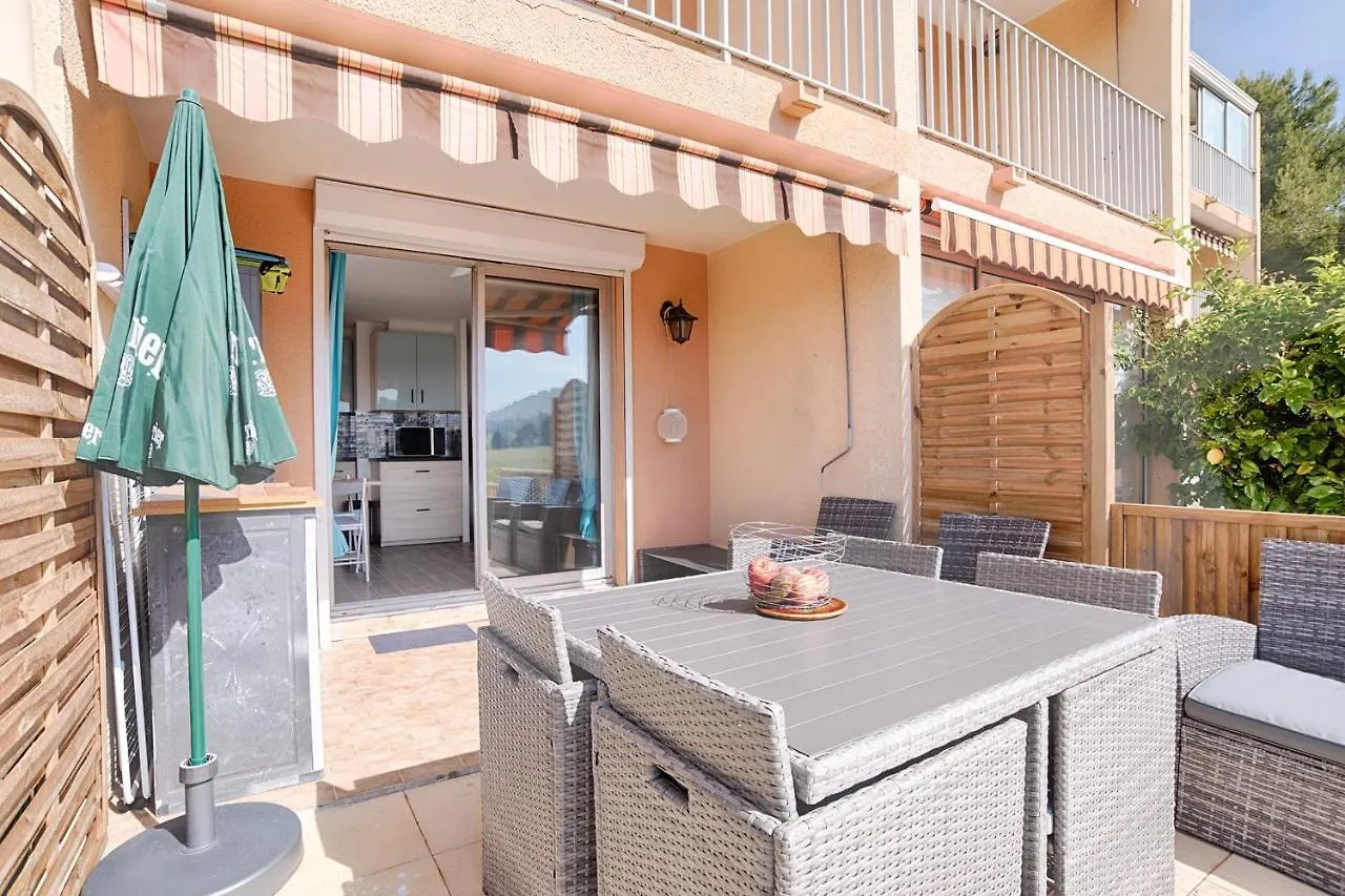 Beautiful Studio With Terrace Near The Sea! Carqueiranne France